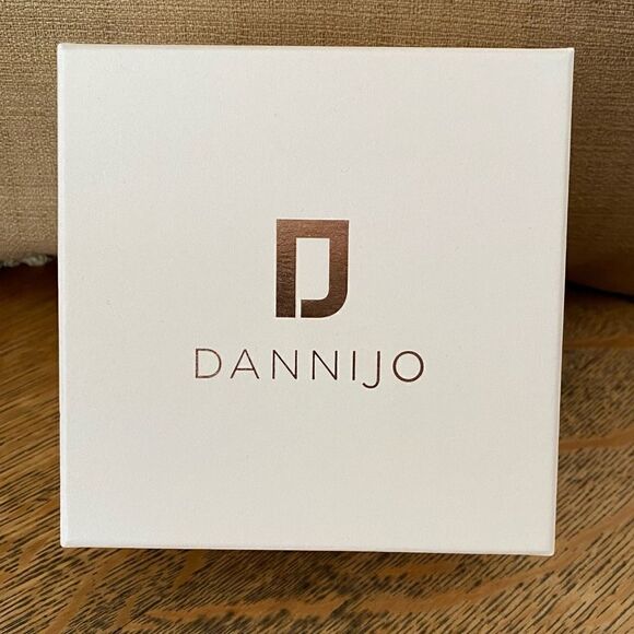 Dannijo Sakora Lavender /Pearl Discs Gold Toned Hoop Post Earrings w/Box. New! - Picture 5 of 6